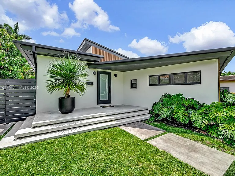 7531 Miami View Dr — Photo 4