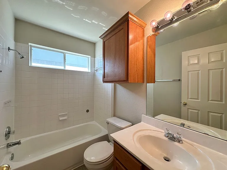4700 Sydney Harbour Ct — Photo 36
