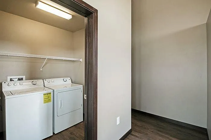 508 Eastbury Dr — Photo 5