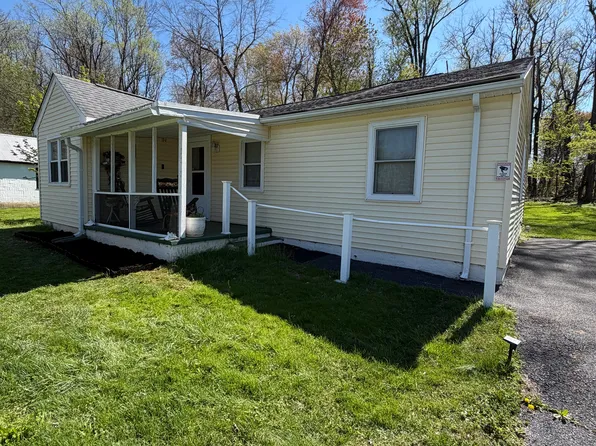 9715 Thompson Dr, Ijamsville, MD 21754