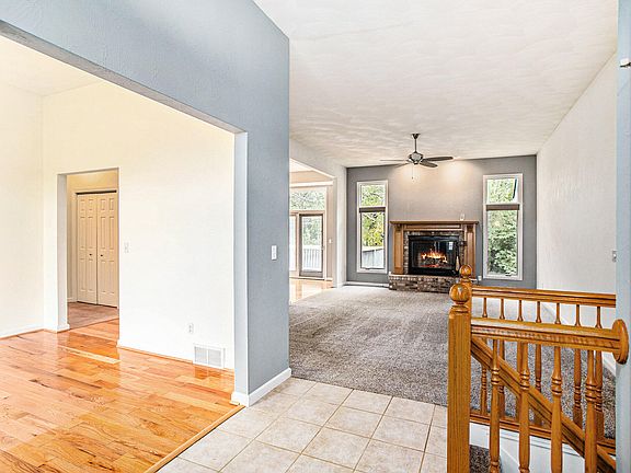 3rd image of 105 Saint Andrews Ct