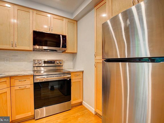 5th image of 3043 S Columbus St APT B1