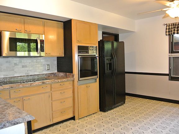 4th image of 452 Fernwood Ave