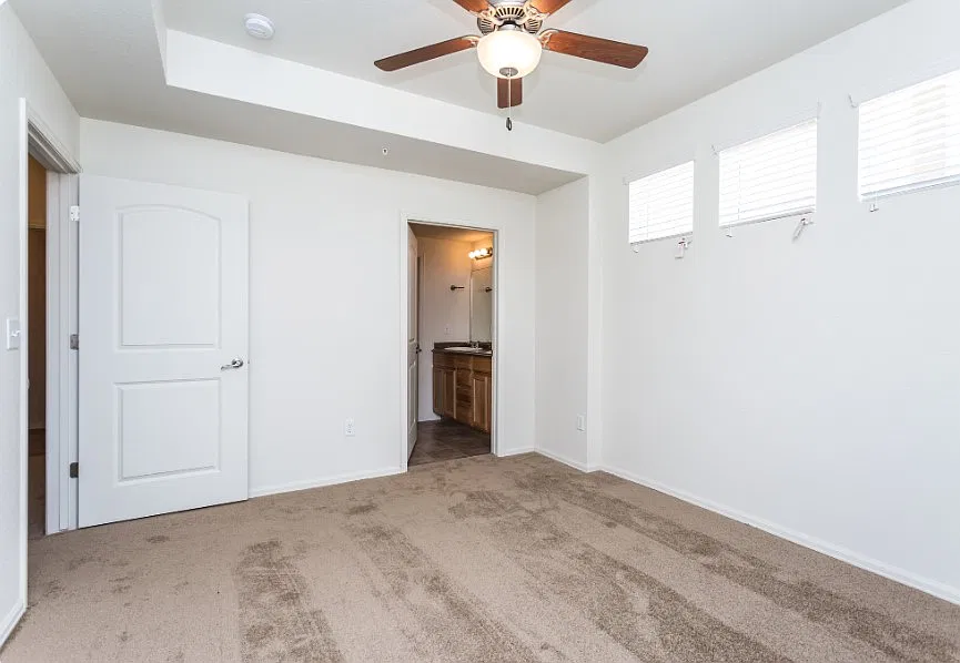 2 bed, 1056 sqft, $1,900 — Photo 2