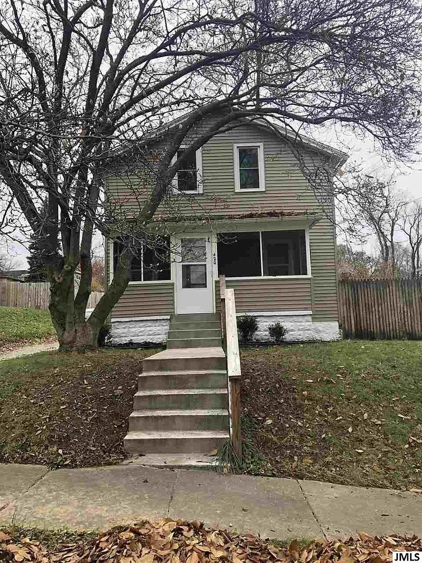 420 Dewey Ave photo 1