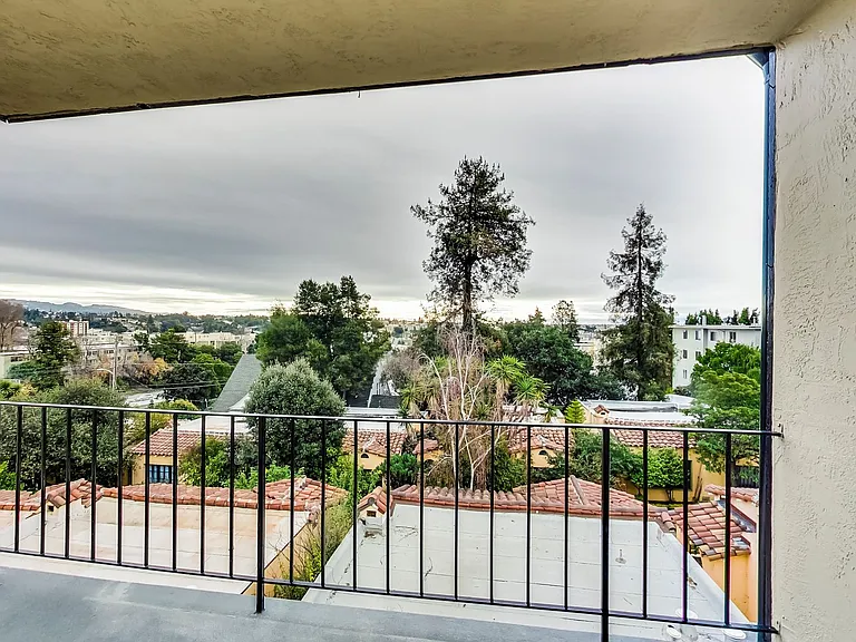 281 MACARTHUR Blvd — Photo 17