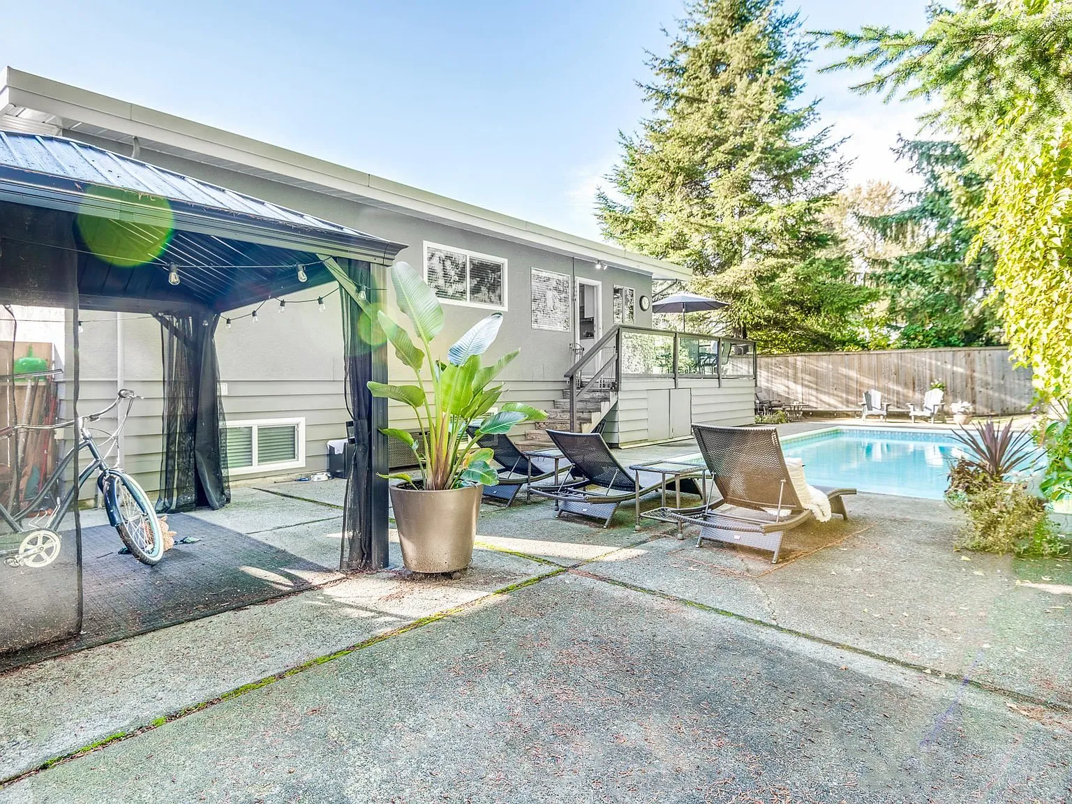 6 bed, 2390 sqft, $5,700 — Photo 2