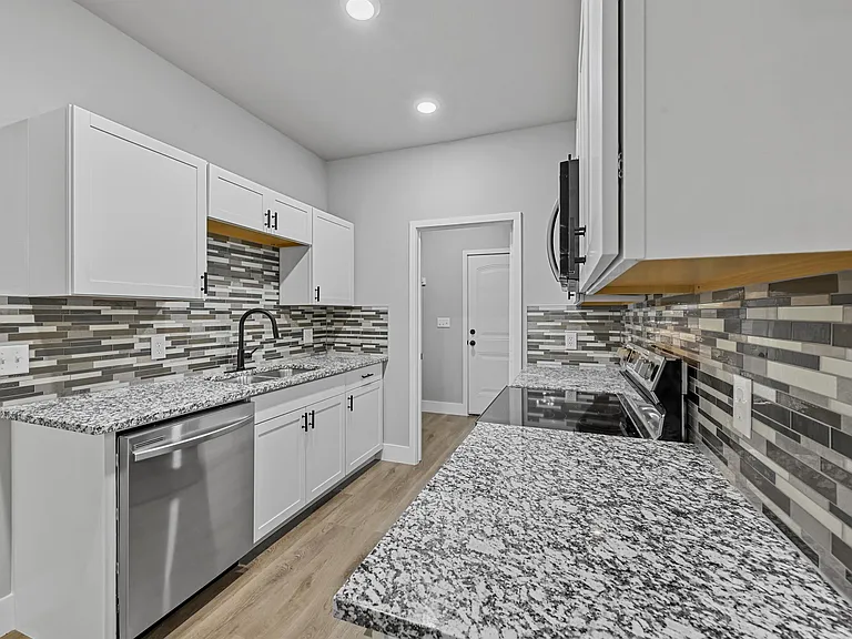 6147 Shawnee Dr — Photo 6