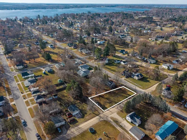 620 Colfax St, Cadillac, MI 49601