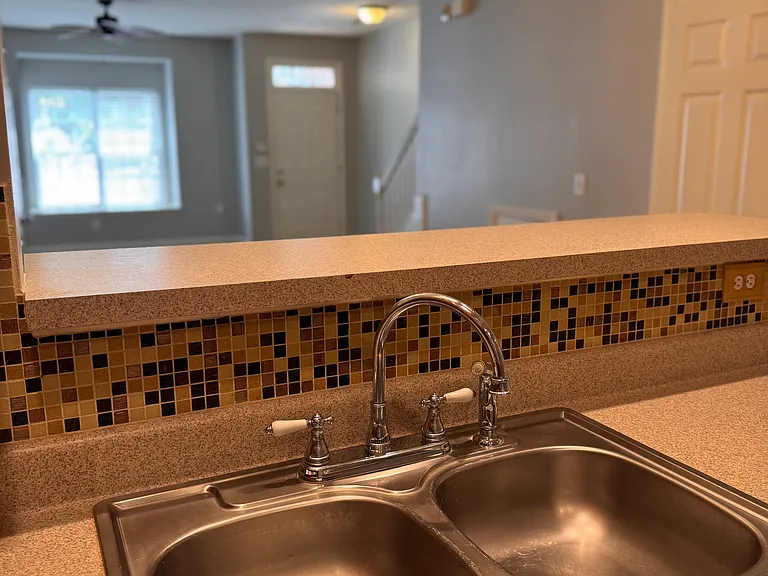 125 Humberside Dr — Photo 8