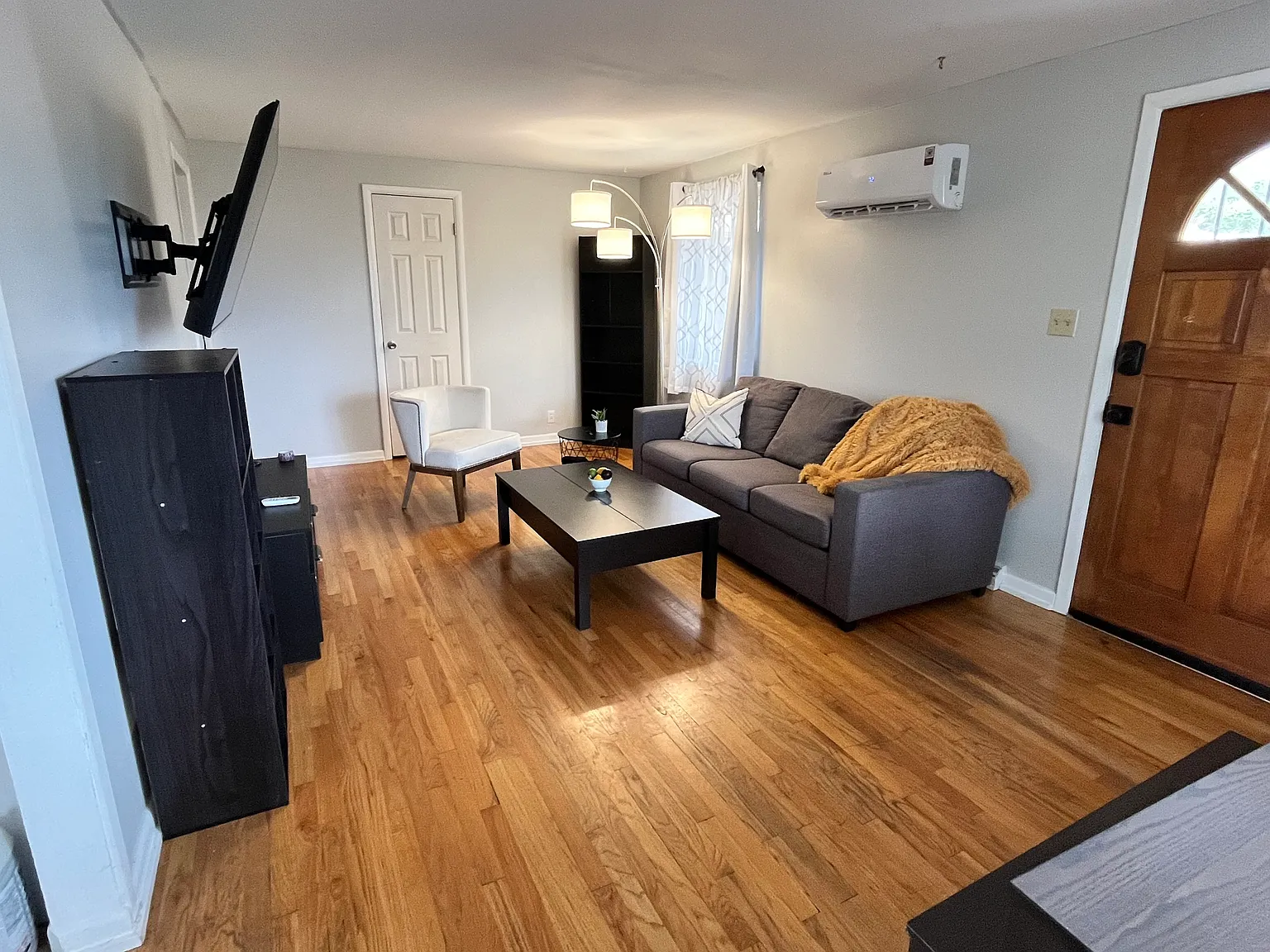 2 bed, 805 sqft, $2,150 — Photo 2