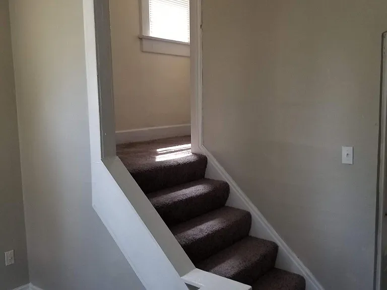 804 E Stewart St — Photo 15