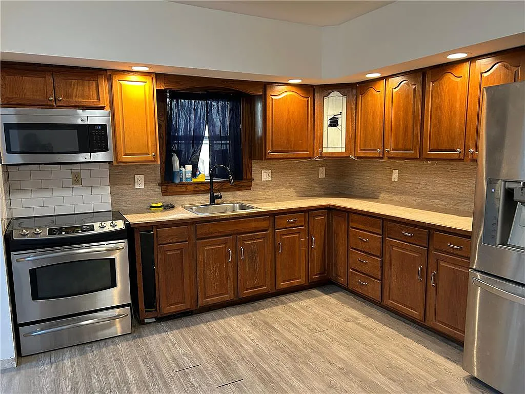 3 bed, 2.0 bath, 1720 sqft, $2,300 — Photo 4