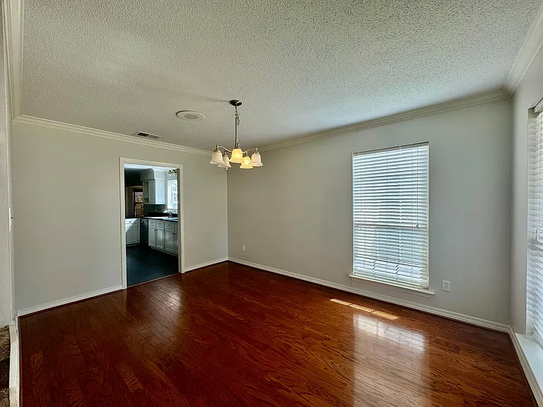 803 Henckley Ave — Photo 9
