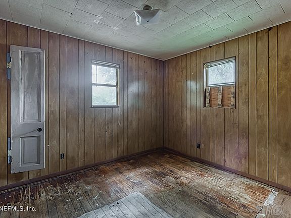 3rd image of 1985 Pine Dr