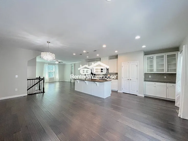 521 Charles Porteus Ln — Photo 12