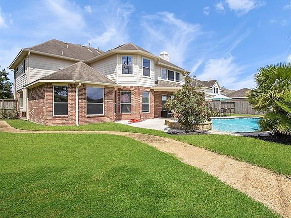 3rd image of 26302 Crescent Cove Ln