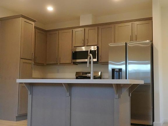 3rd image of 6280 Nob Hill Dr #167