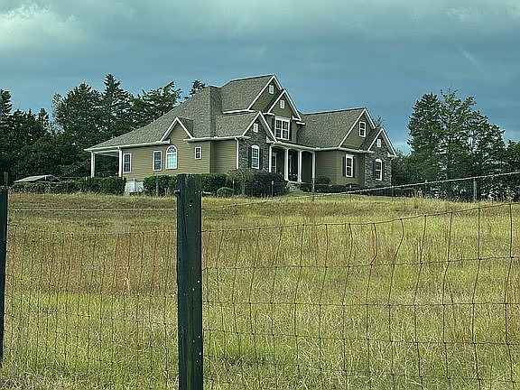 3rd image of 240 Warren Watt Rd