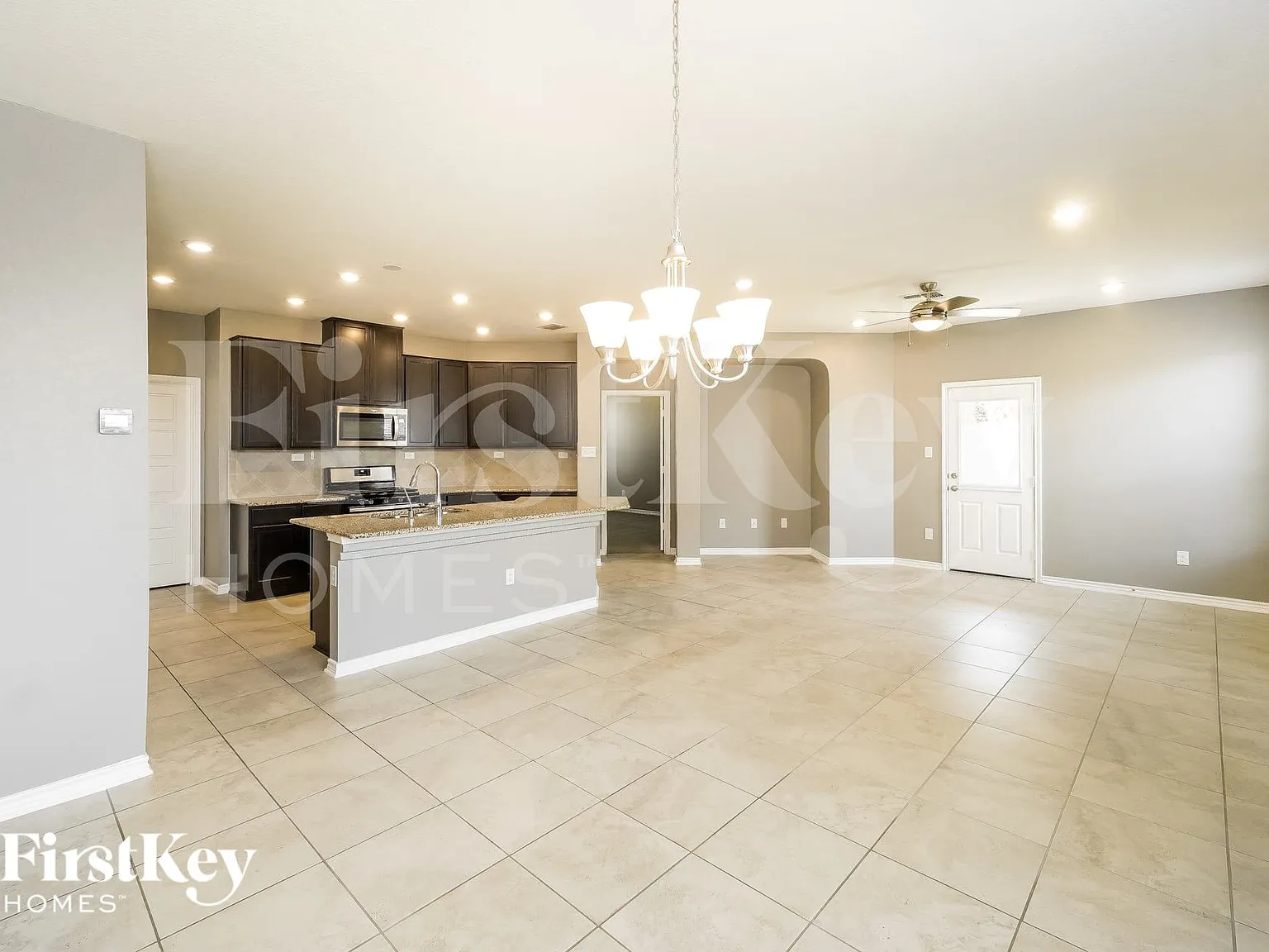 4 bed, 2.0 bath, 2460 sqft, $2,110 — Photo 4
