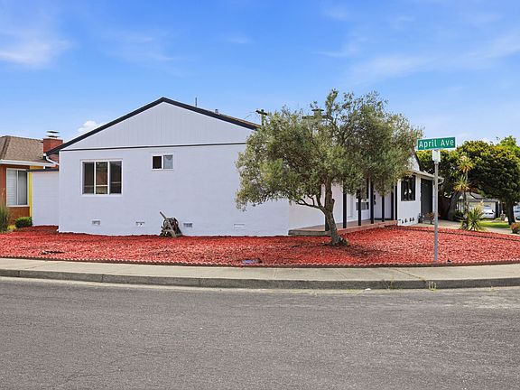 3rd image of 326 Serra Dr