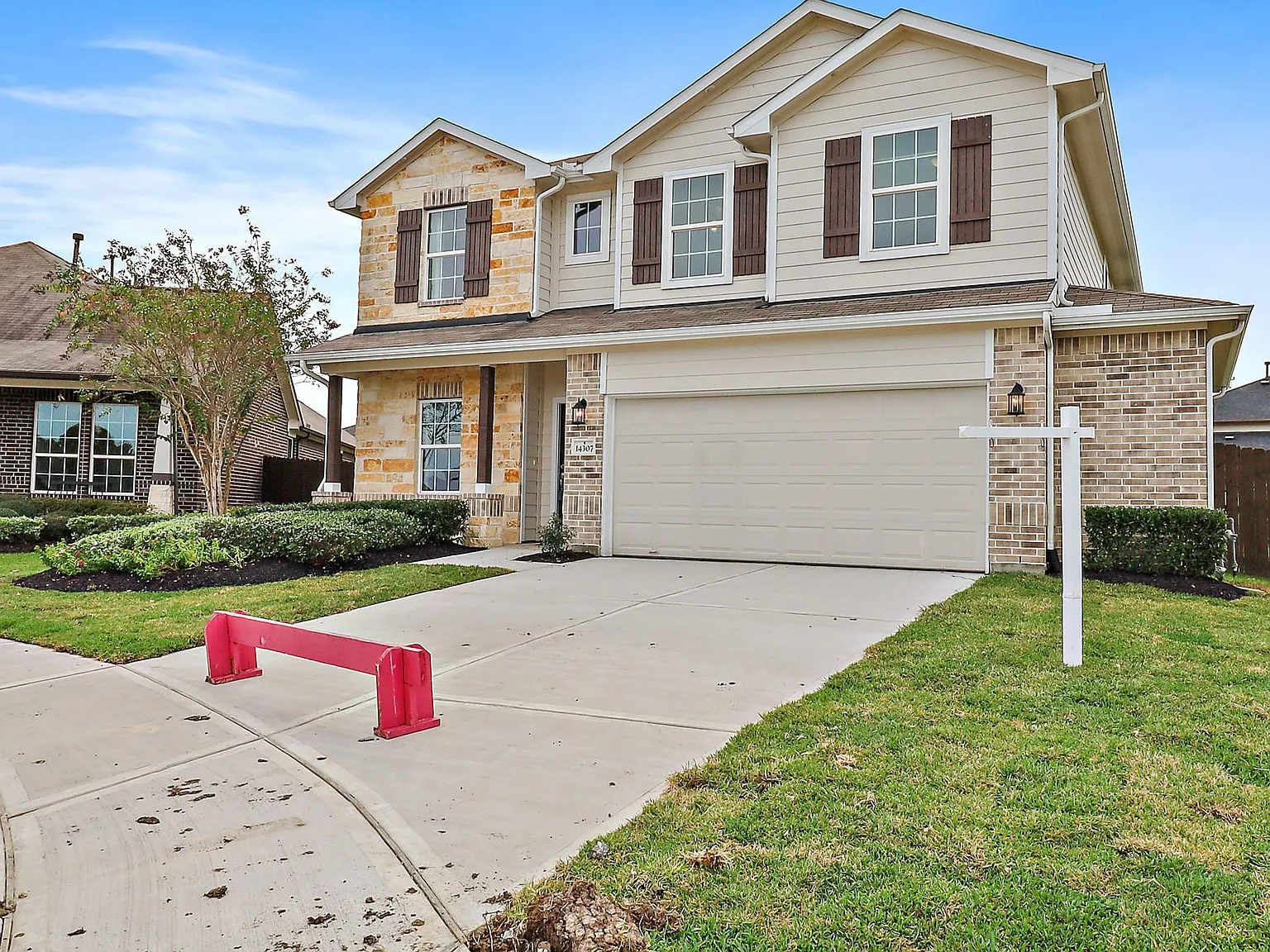 4 bed, 3.5 bath, 2865 sqft, $2,600 — Photo 1