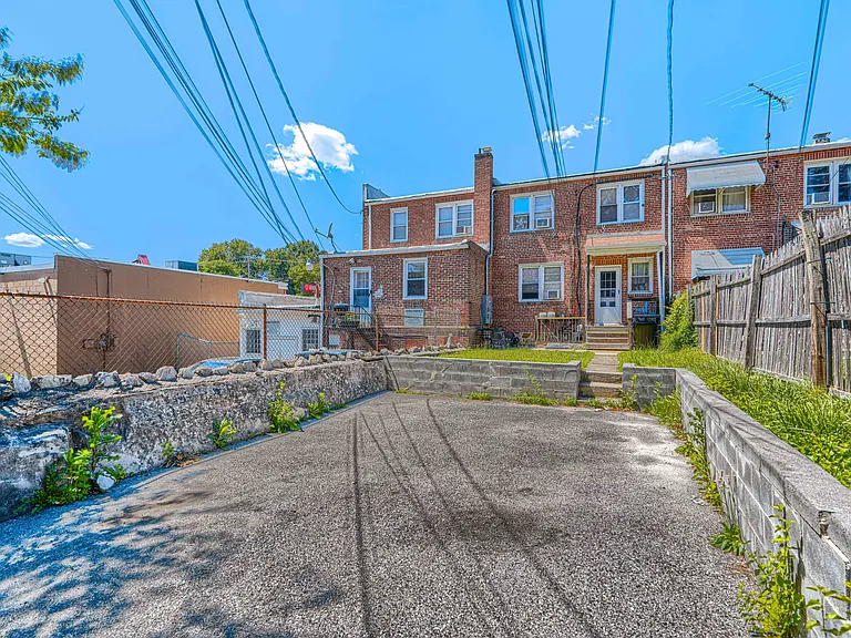 4041 Wilkens Ave #C — Photo 26