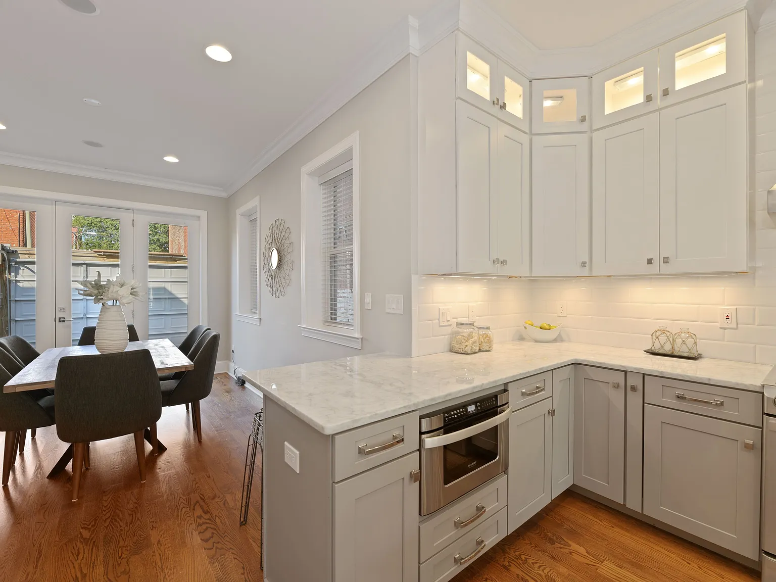 3 bed, 1500 sqft, $5,000 — Photo 2
