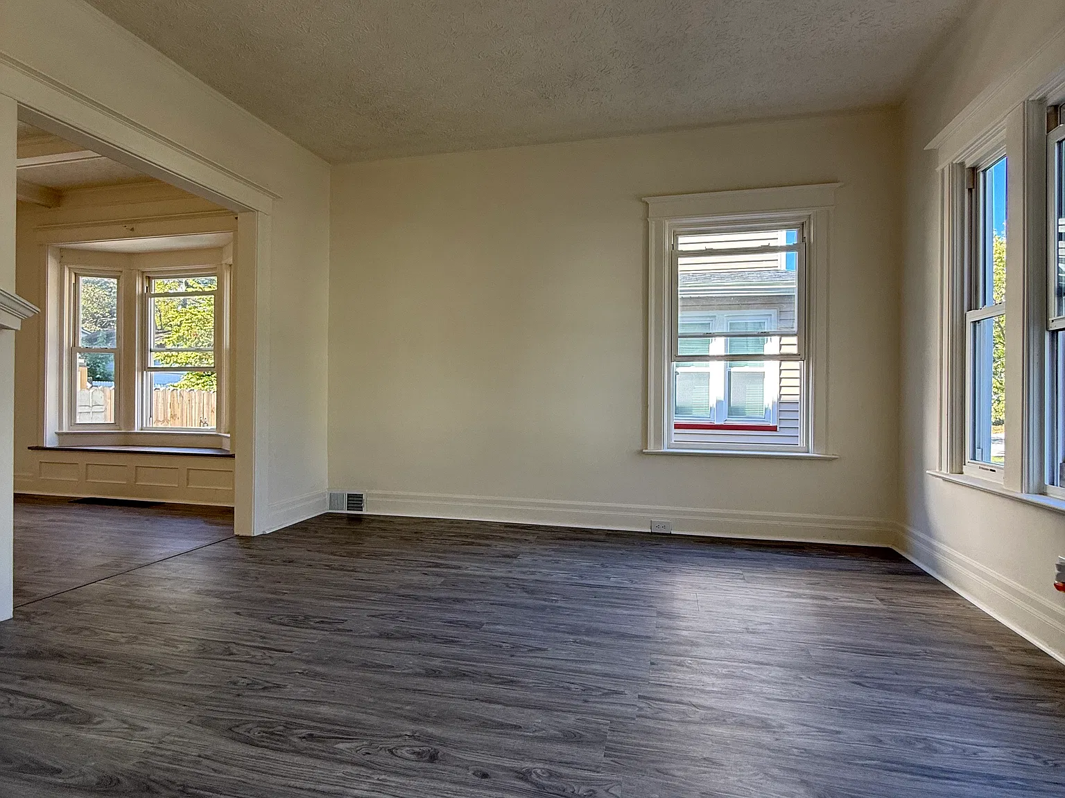 3 bed, 1256 sqft, $2,000 — Photo 3