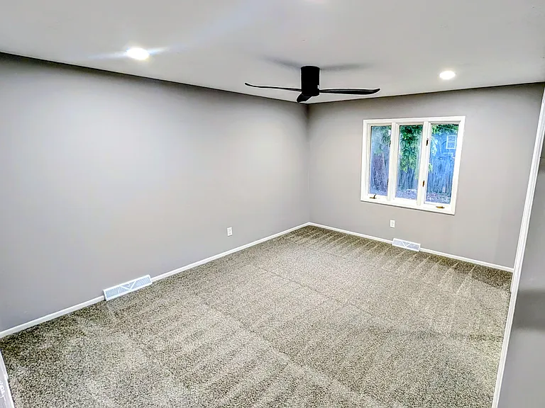 7718 Kenwood Ave — Photo 10