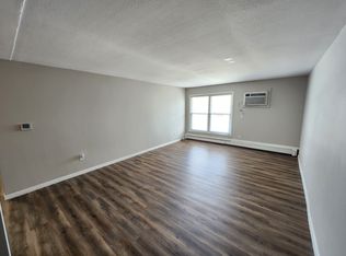 3000 24th St #213, Rock Island, IL 61201