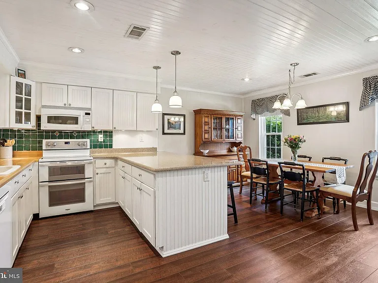 323 Penwyllt Ct — Photo 4