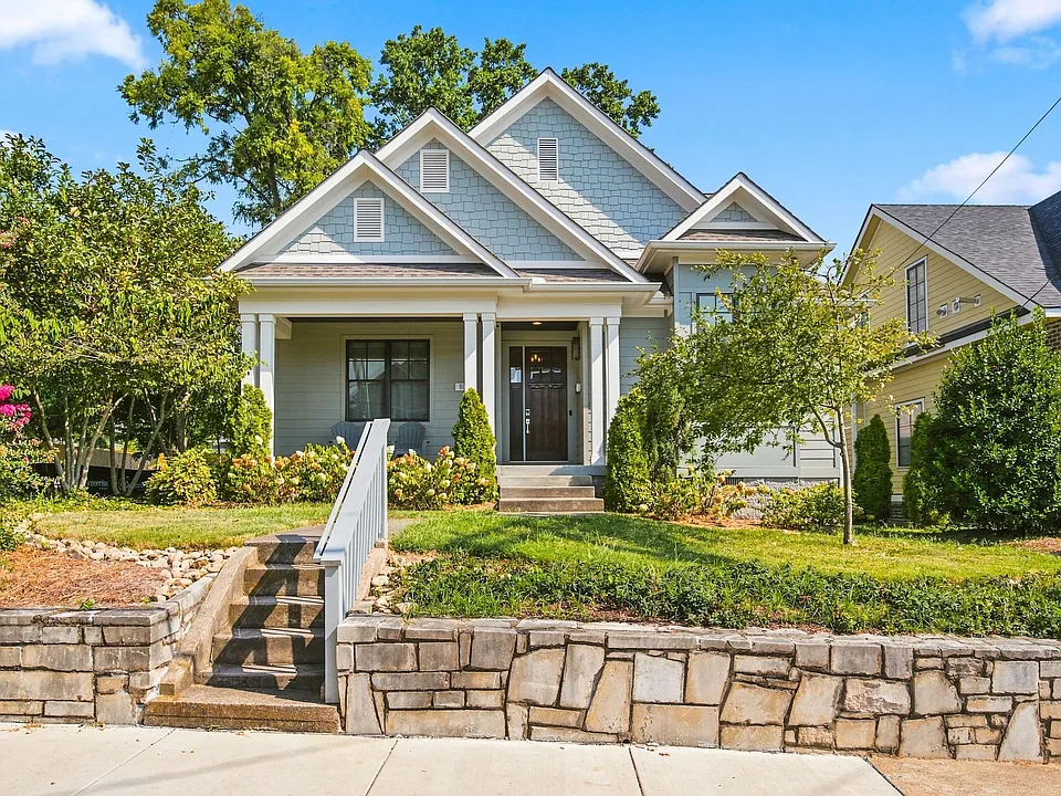 1102 Lawrence Ave