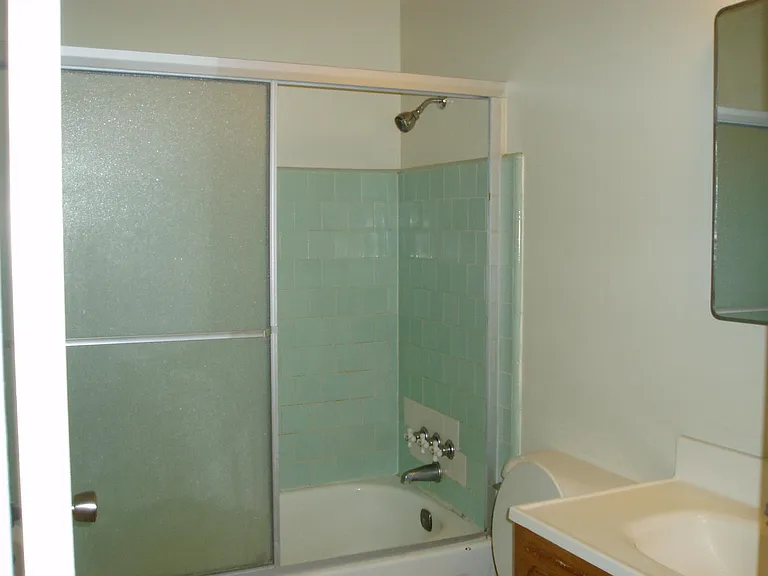 1058 Roewill Dr — Photo 9