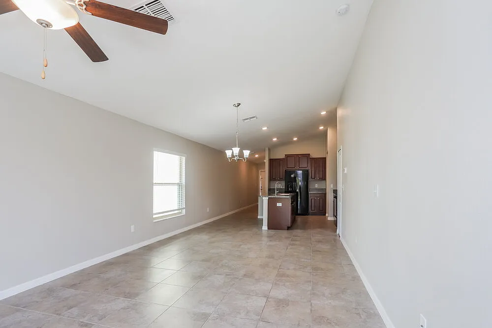 3 bed, 2.0 bath, 1451 sqft, $1,970 — Photo 3