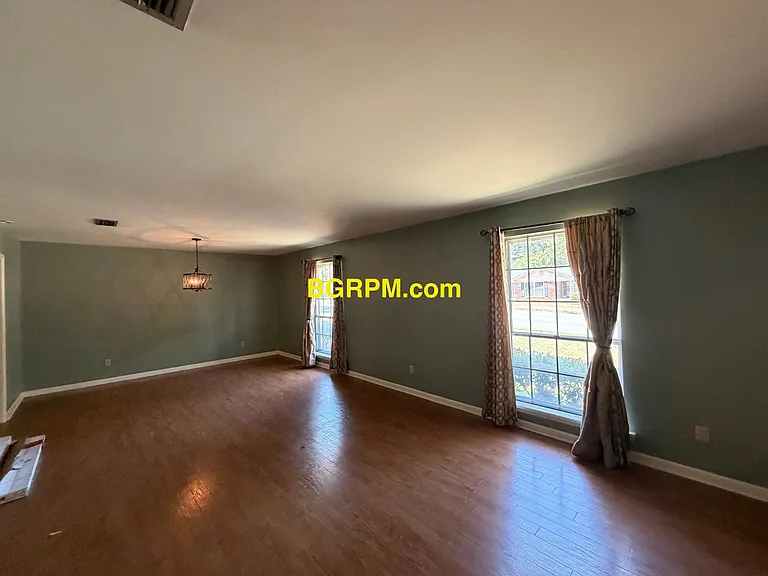 2210 Crestwood Rd — Photo 5