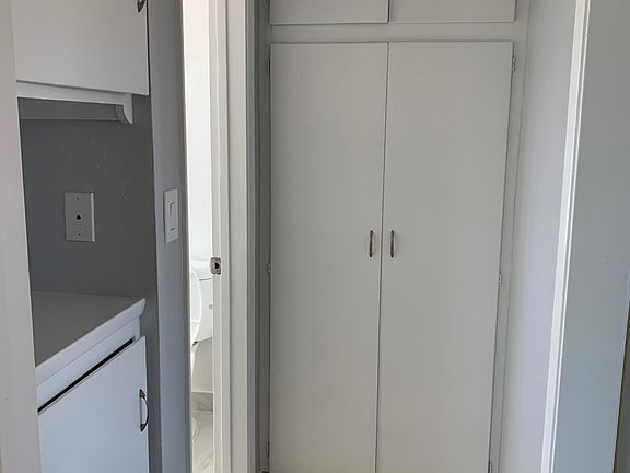 4th image of 4171 Myrtle Ave