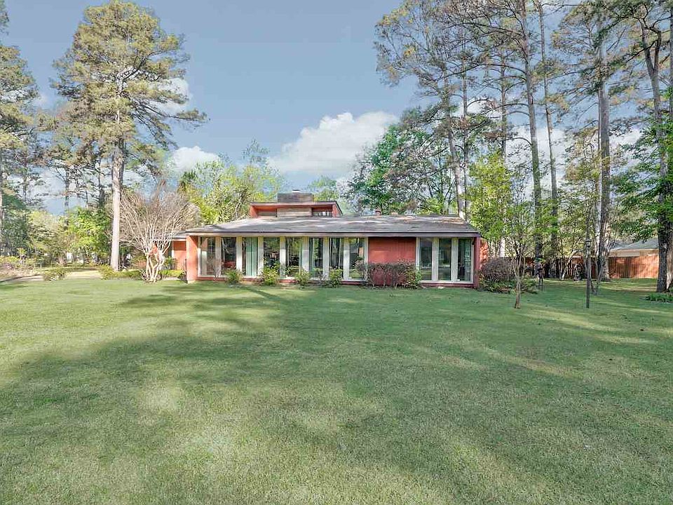 1st image of 8 Cindywood Dr