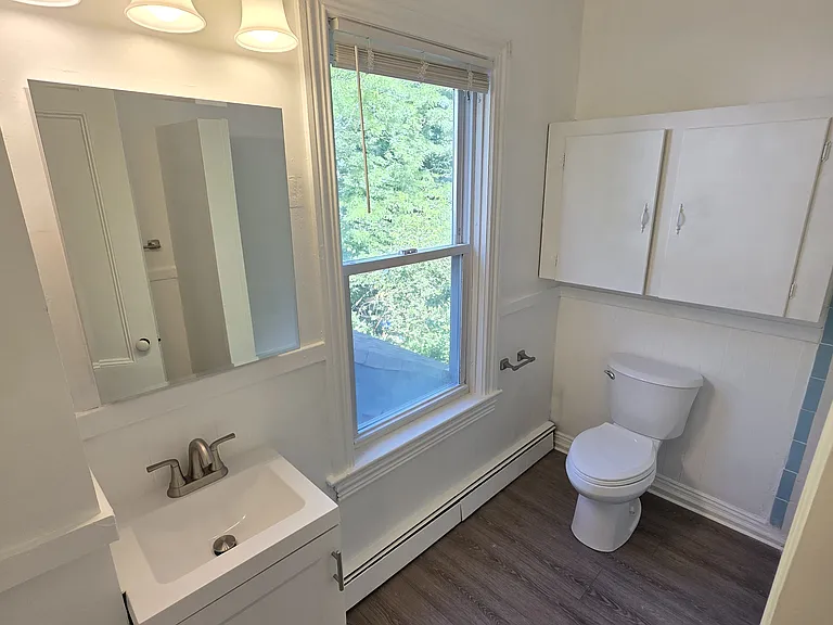 143 Union St 2ndflr 2b/1b Updated Freshpaint! Newfloors Spacious Prkg — Photo 10