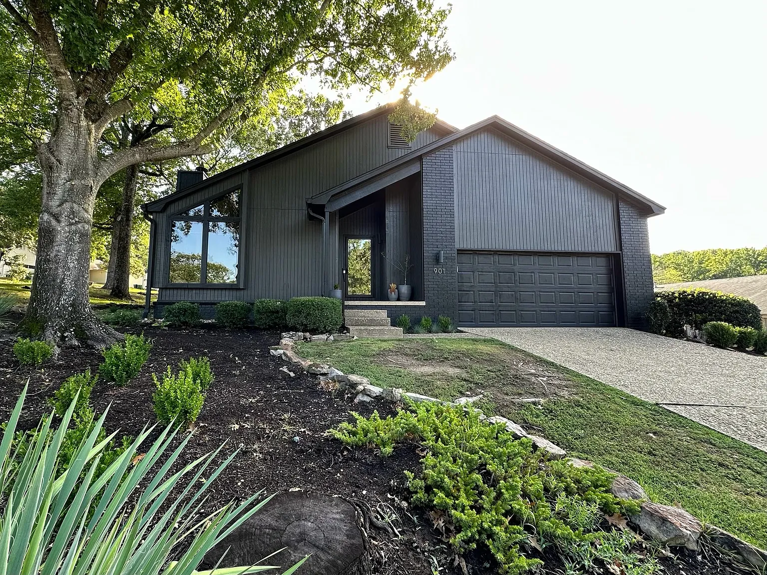3 bed, 1728 sqft, $2,100 — Photo 1