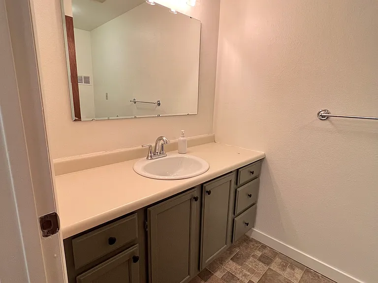 219 14th Ave S #3 — Photo 16