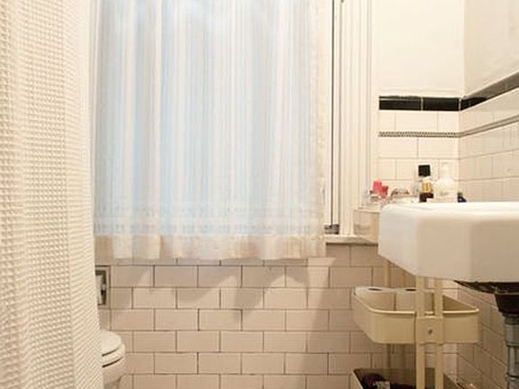 3rd image of 262-64 S 21st St #262-2R