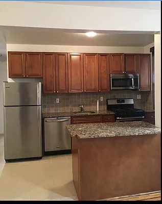 Rented by Metropolis International Realty Inc. | media 30