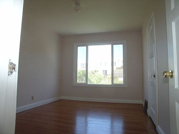 4th image of 2282 44th Ave
