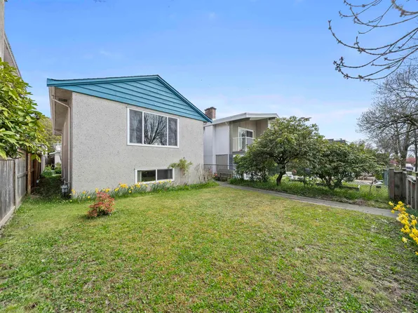 6392 Lanark St, Vancouver, BC V5P 2Z1