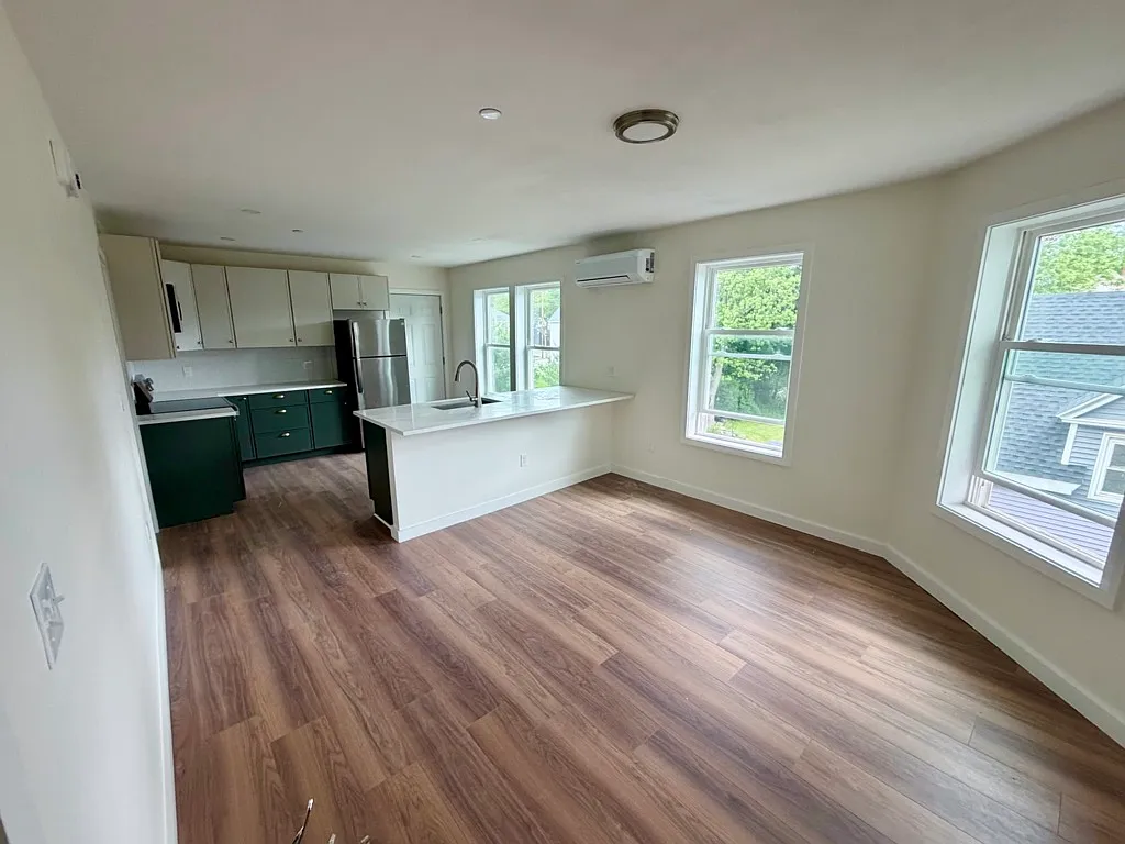 3 bed, 1200 sqft, $3,100 — Photo 4