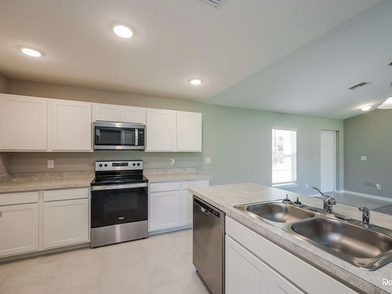 3 bed, 2.0 bath, 1399 sqft, $1,955 — Photo 3
