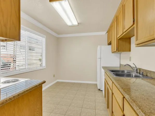 2015 P St APT 8, Sacramento, CA 95811