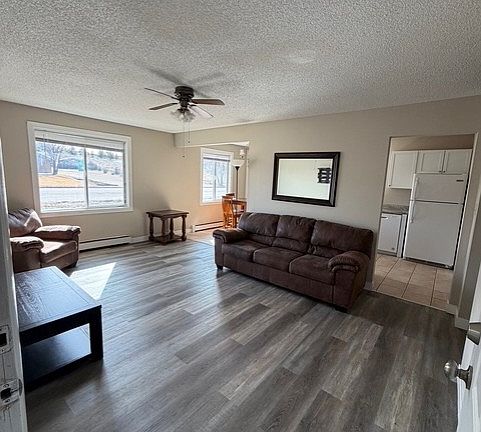 4th image of 942 W Birch St #3