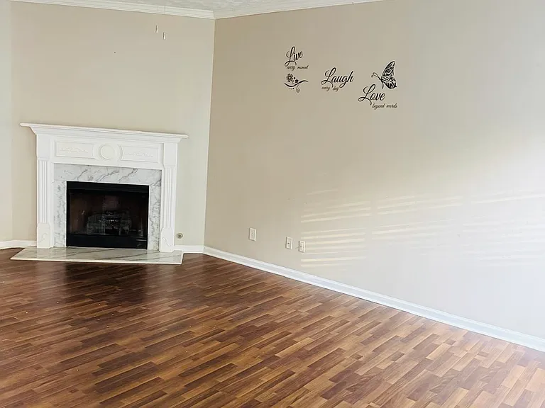 2932 Greyhawk Ln — Photo 2
